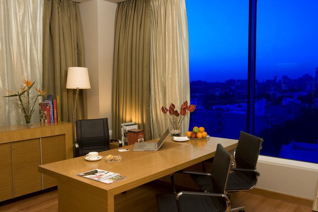 Radisson Blu Suites Gurgaon Eksteriør billede